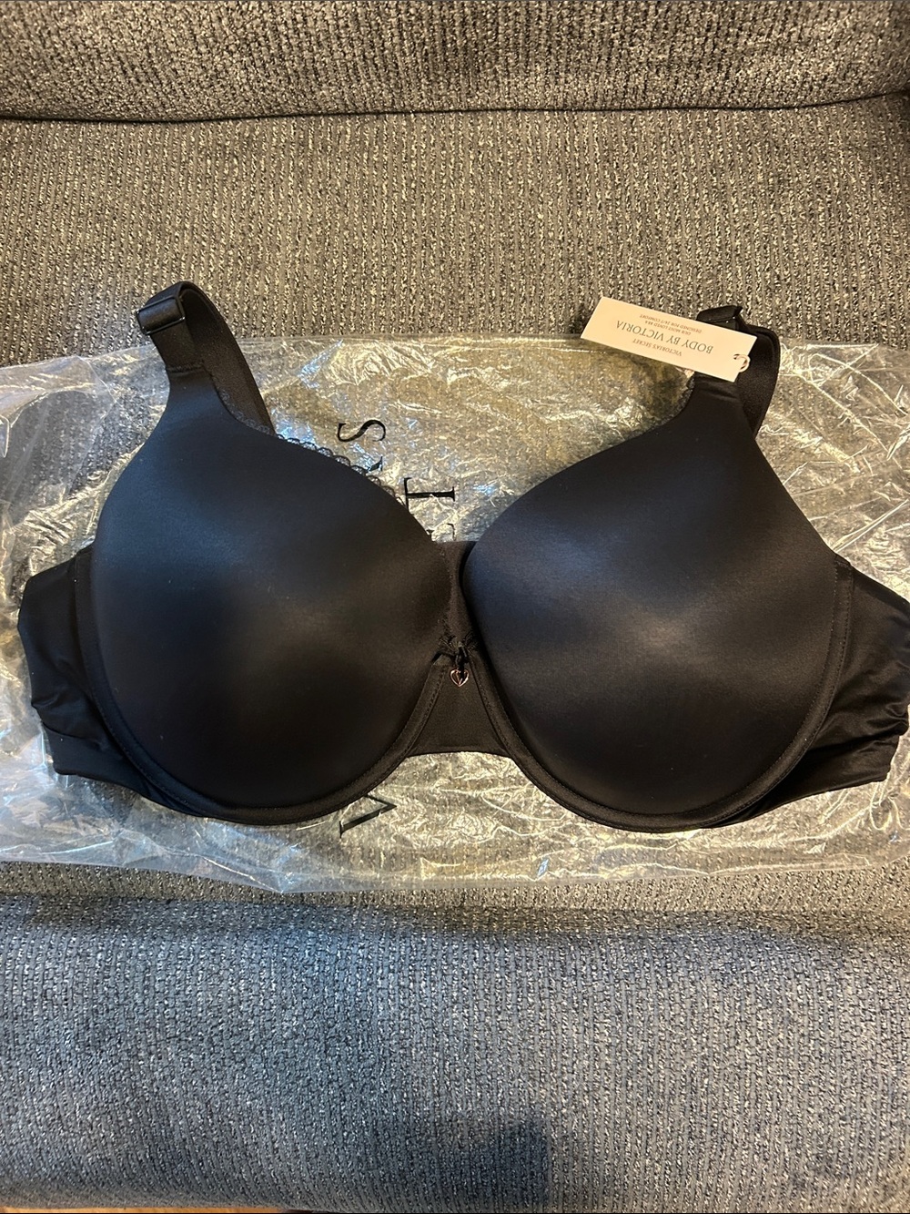 Victorias Secret Body by Victoria Bra Size 42D Brand New Black